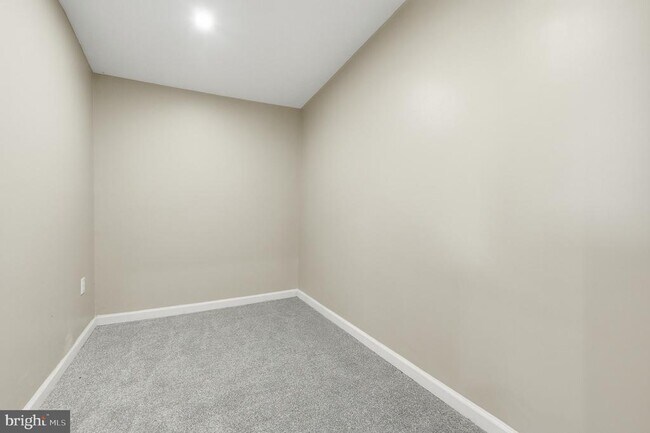 Building Photo - 667 S Broadway