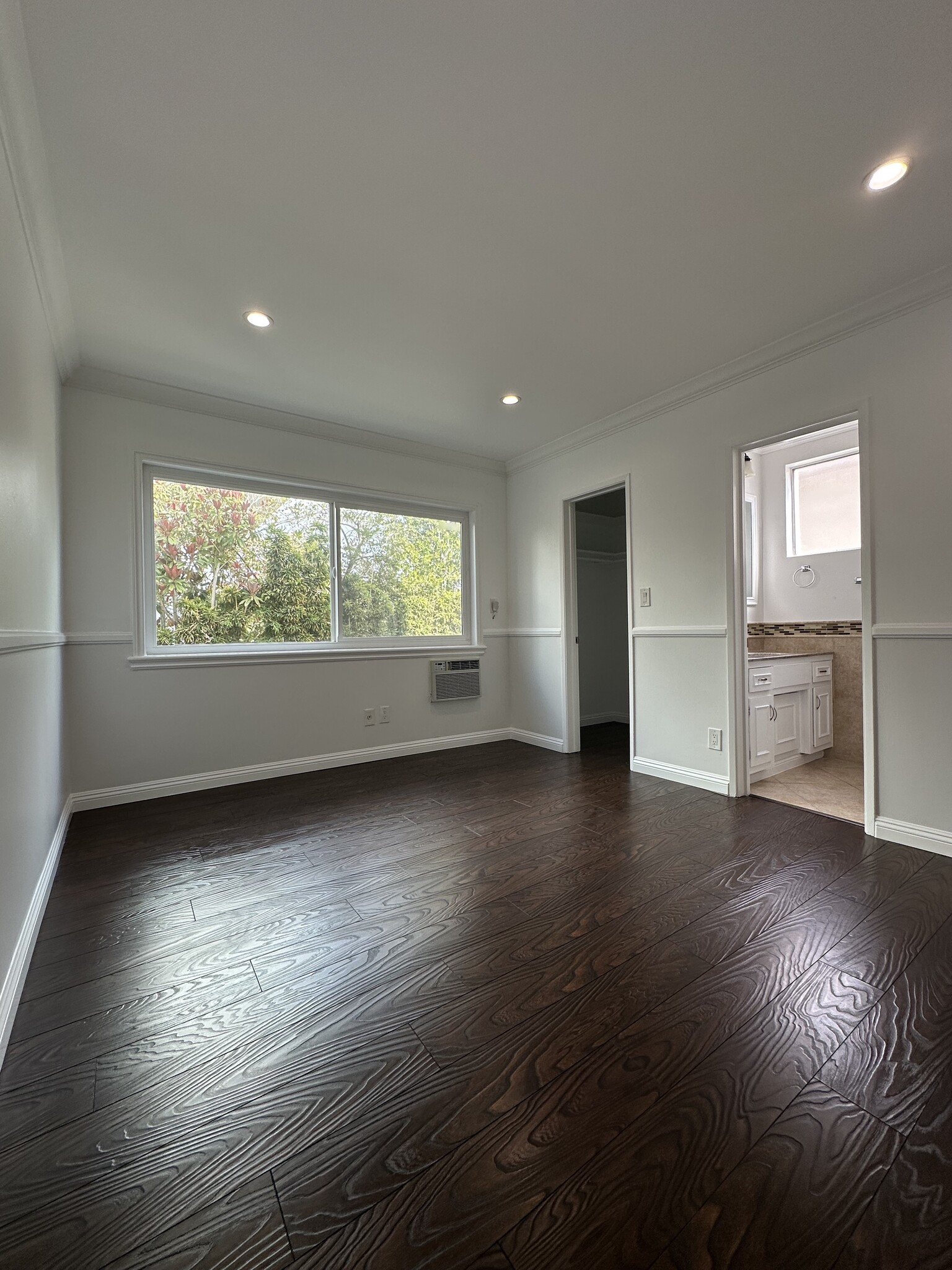 primary bedroom - 1032 N Gardner St