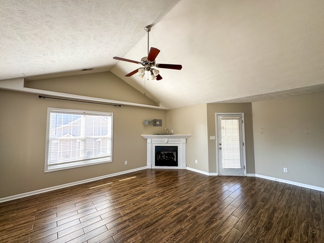 Building Photo - Lovely 3 Bed 2 Bath Home with Bonus Room