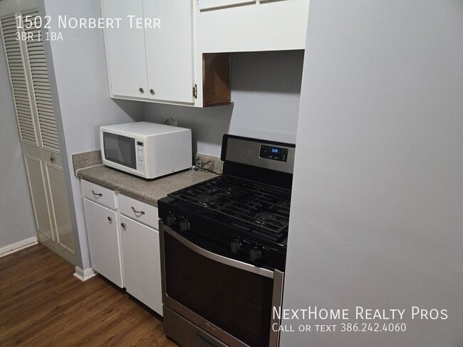 Building Photo - 1502 Norbert Terrace