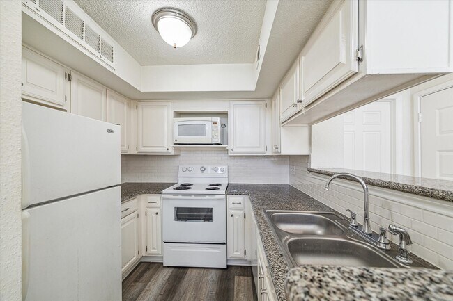 Primary Photo - 10855 Meadowglen Ln