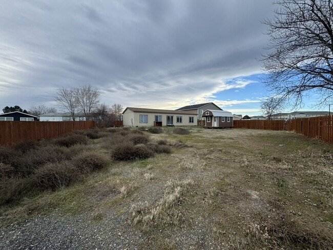 Building Photo - Come and take a look at this GEM!!!!!