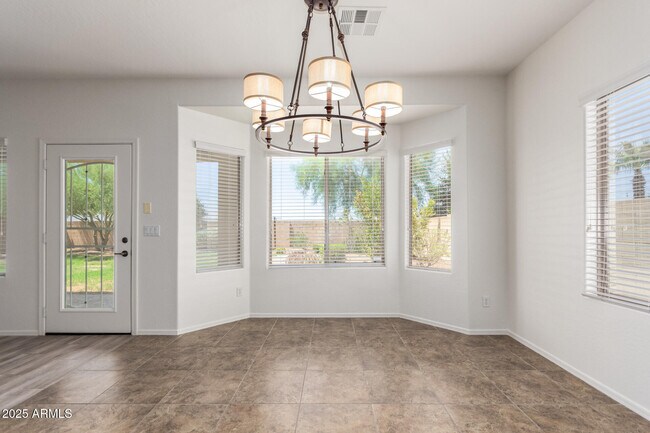 Building Photo - 15668 W Meadowbrook Ave