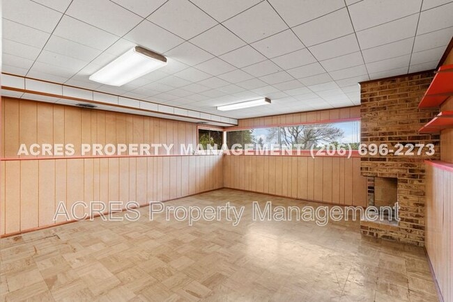 Building Photo - 7617 S Lakeridge Dr