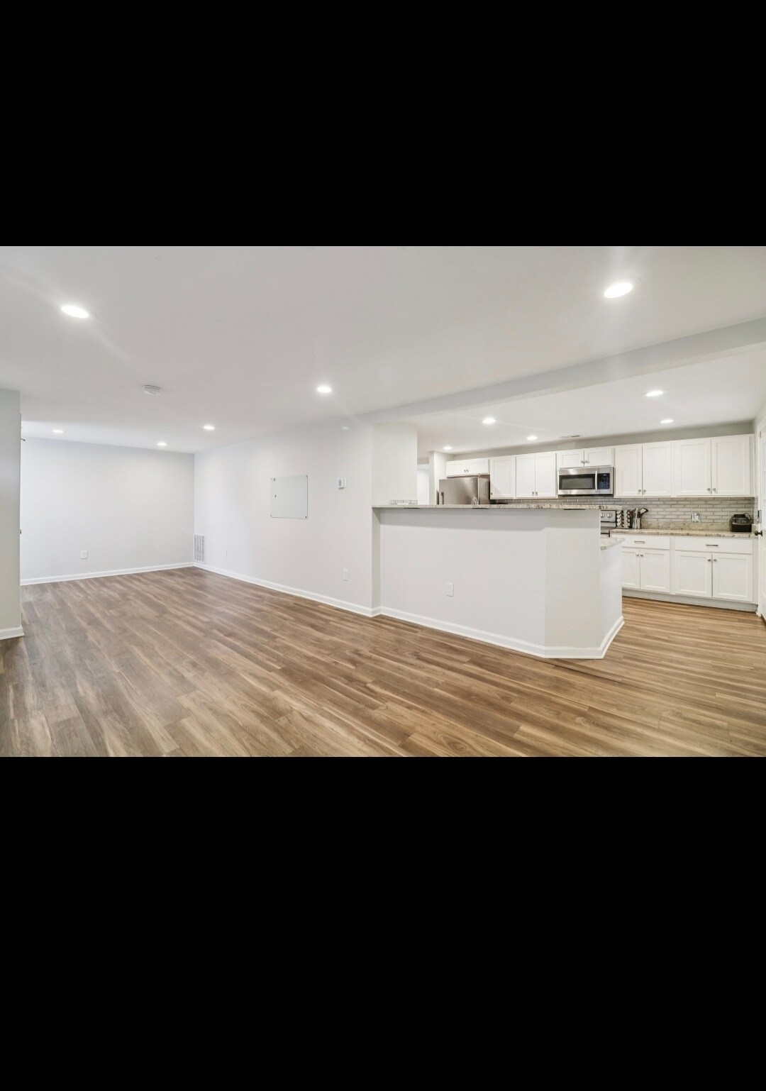 Building Photo - 1605 Airport Ln