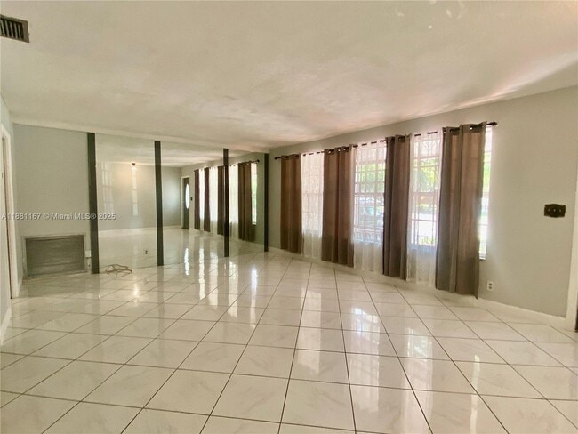 Building Photo - 4801 Washington St