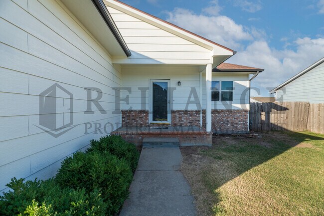 Building Photo - 621 S Longbranch Dr