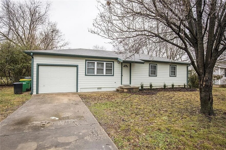 Primary Photo - 2106 Dogwood Pl