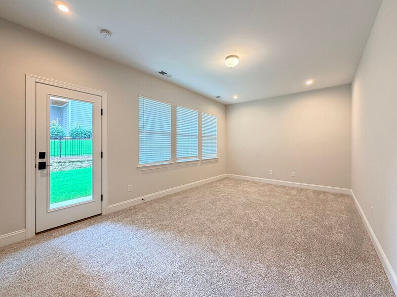 Building Photo - 829 Amley Pl