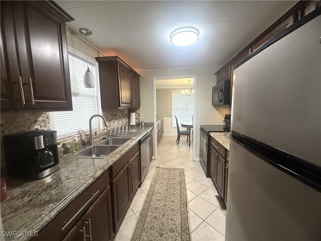 Building Photo - 455 Jacaramba Ct