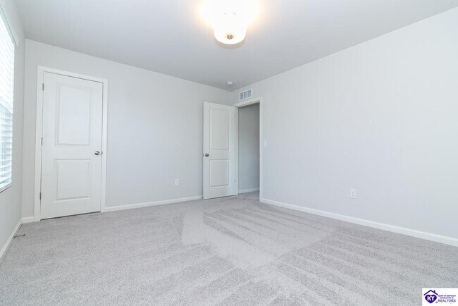 Building Photo - 104 Ashwood Ave