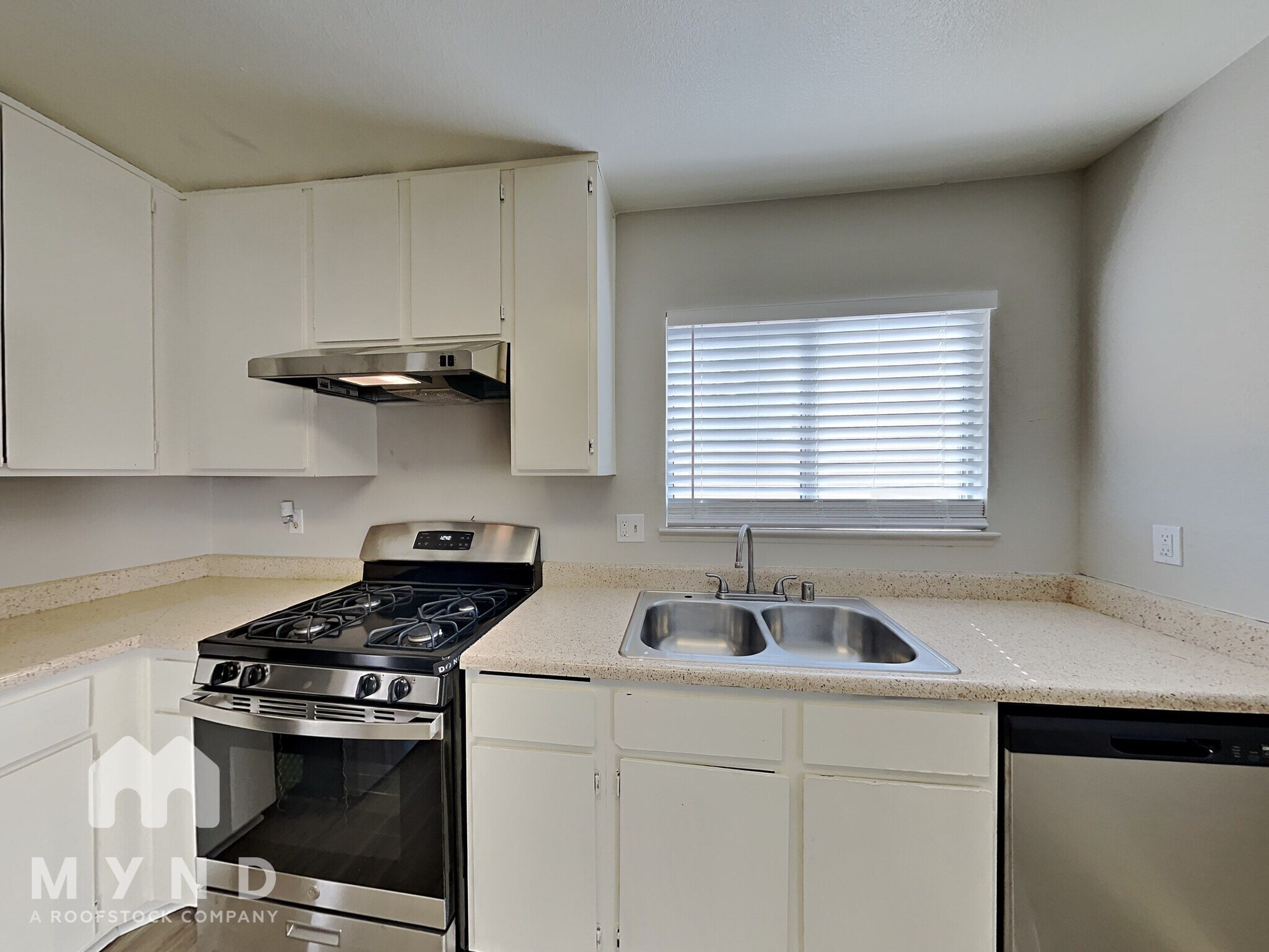 Building Photo - 1567 S Christy Ln