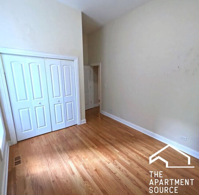 Building Photo - 851 N La Salle Dr