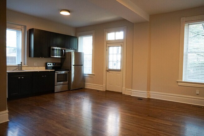 Building Photo - Recently Updated 3Bedroom 2Bath Condo