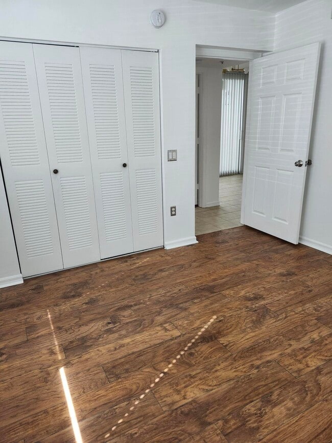 Building Photo - 802 Villa Cir