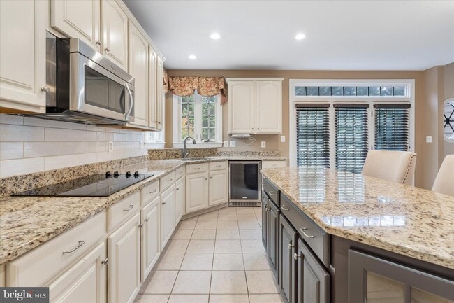 Building Photo - 1710 Stone Ivy Pl