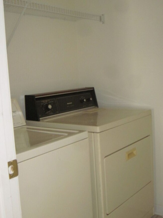 Building Photo - Awesome 3 Bedroom in Pinecrest!