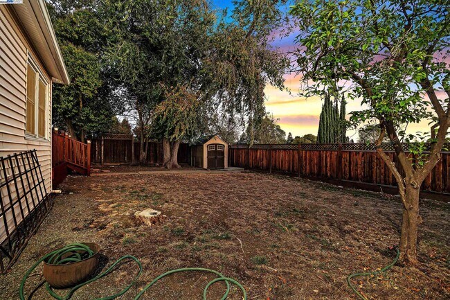 Building Photo - 2438 Upland Dr