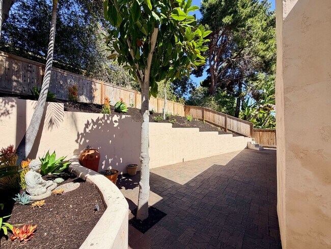 Building Photo - For Rent Available Now - Furnished House 3+BR 2.5Ba in Del Mar, charming furnished home in the hi...