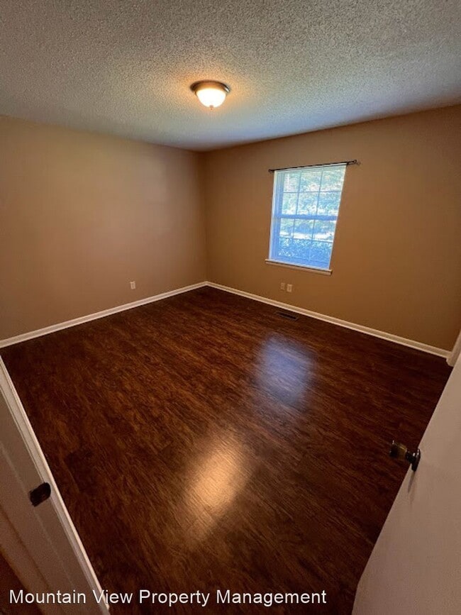 Building Photo - 3 br, 2 bath House - 8635 Surry Cir