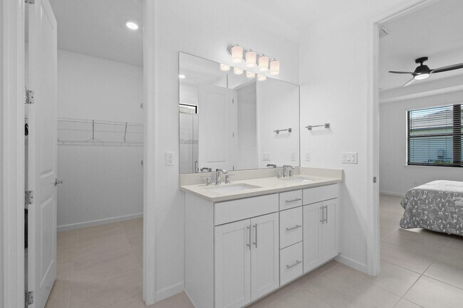 Building Photo - 758 SE Courances Dr
