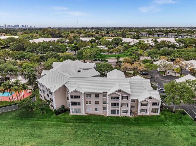Building Photo - 2881 N Oakland Forest Dr