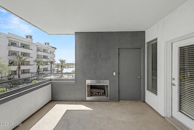 Building Photo - 945 E Playa Del Norte Dr