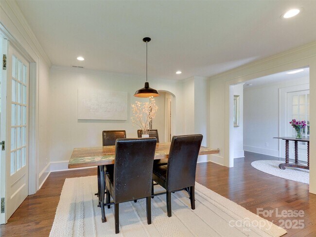 Building Photo - 508 Seldon Dr