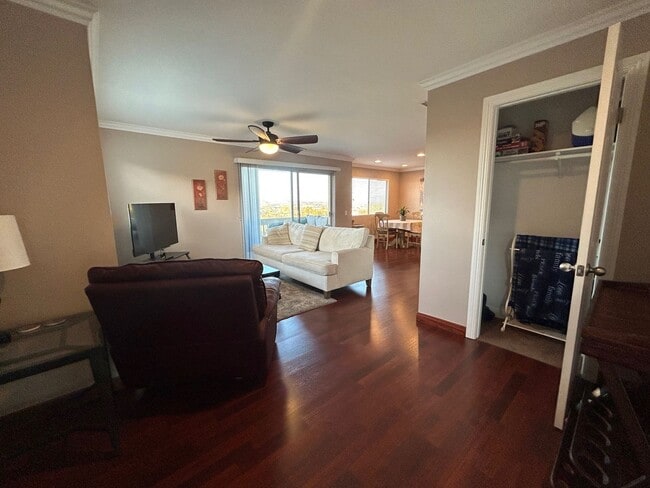 Building Photo - Rent Today!! Stunning 3-Bedroom Condo with Unbeatable Views!