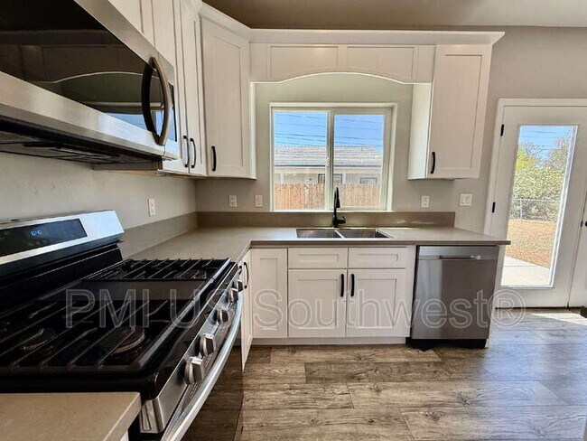 Building Photo - 1530 Jose Ave