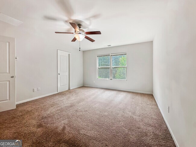 Building Photo - 206 Daisy Cir