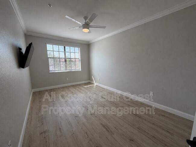 Building Photo - 211 Red Fox Ct
