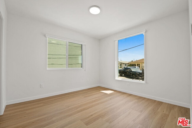 Building Photo - 2617 Carmona Ave