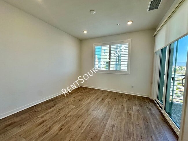 Building Photo - 26916 Tanager Ln