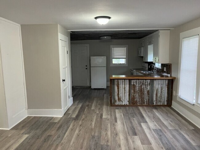 Building Photo - 2 Bedroom House in Woden ISD