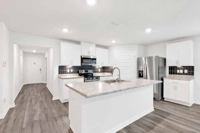 Building Photo - Spacious 5 Bedroom Home with Community Pool