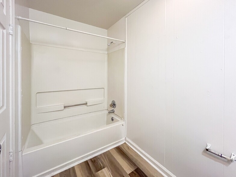 Building Photo - 5207 Cheshire Dr
