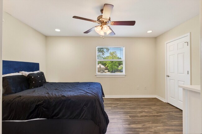 Building Photo - TDY Special! Furnished rental