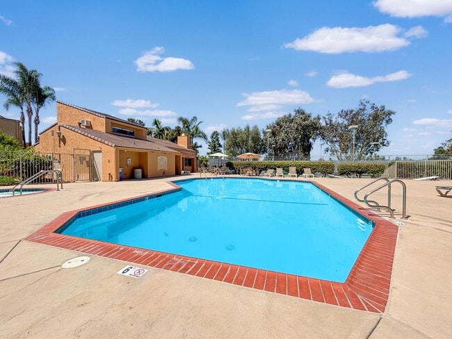 Building Photo - Charming 1BD/1BA Condo in Allied Gardens W...