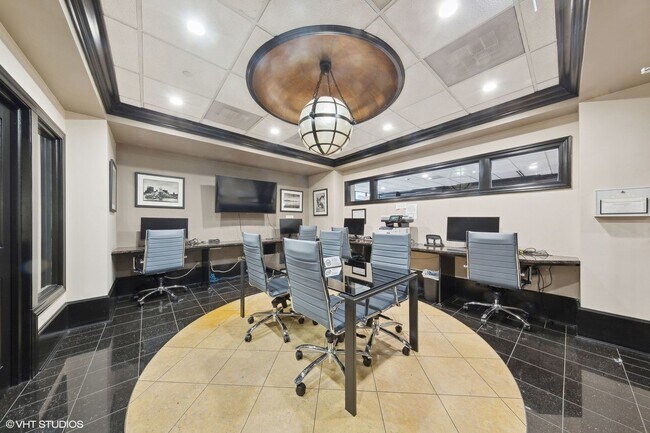 Building Photo - 10 E Ontario St