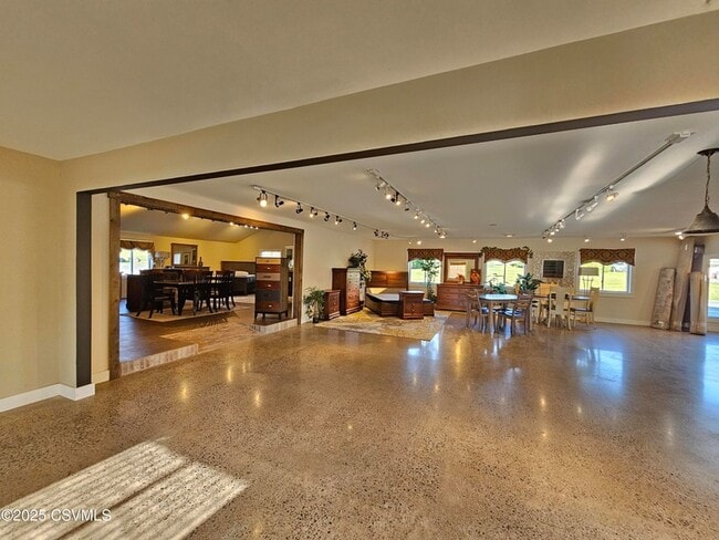 Building Photo - 341 N Market St