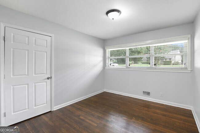 Building Photo - 2663 Meadows Rd SW