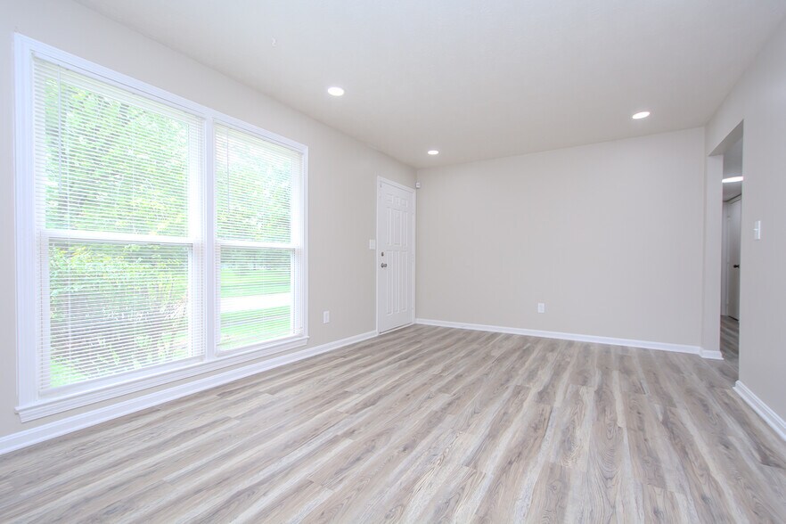 Building Photo - 1335 Heafer Rd