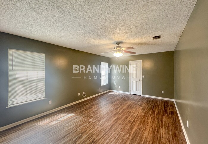 Building Photo - 3931 Hunters Lake Cir W