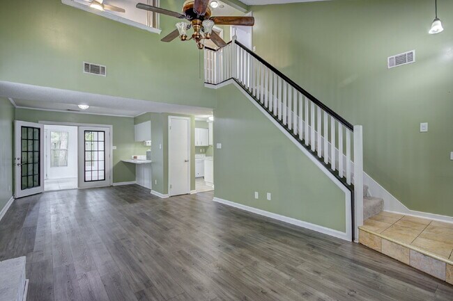 Building Photo - Townhome on Southside