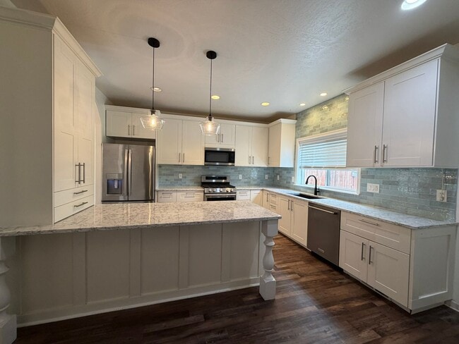 Building Photo - 5207 Villa Dr