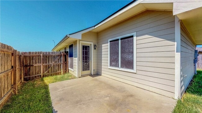 Building Photo - 1000 Windmeadows Dr