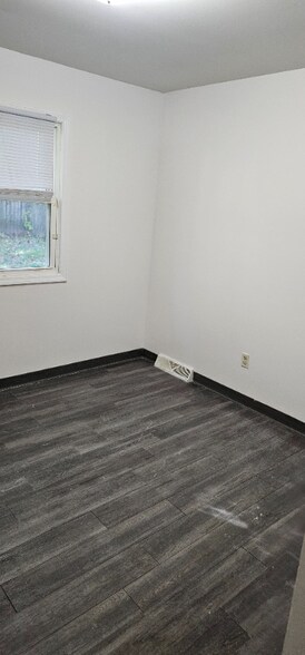 Building Photo - 5843 Ridgebrook Ave SE