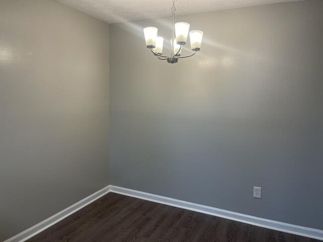 Building Photo - 810 Bellemeade Way