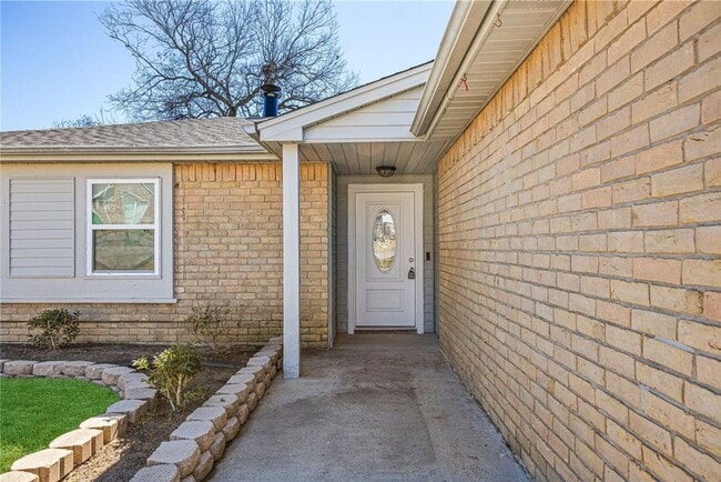 Building Photo - Welcome to this fully remodeled 4/2/2 brick home near Lake Conroe! With new AC/heat, roof, water ...